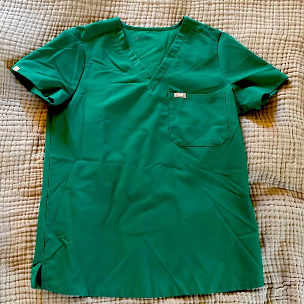 Figs: Catarina 1 pocket scrub top